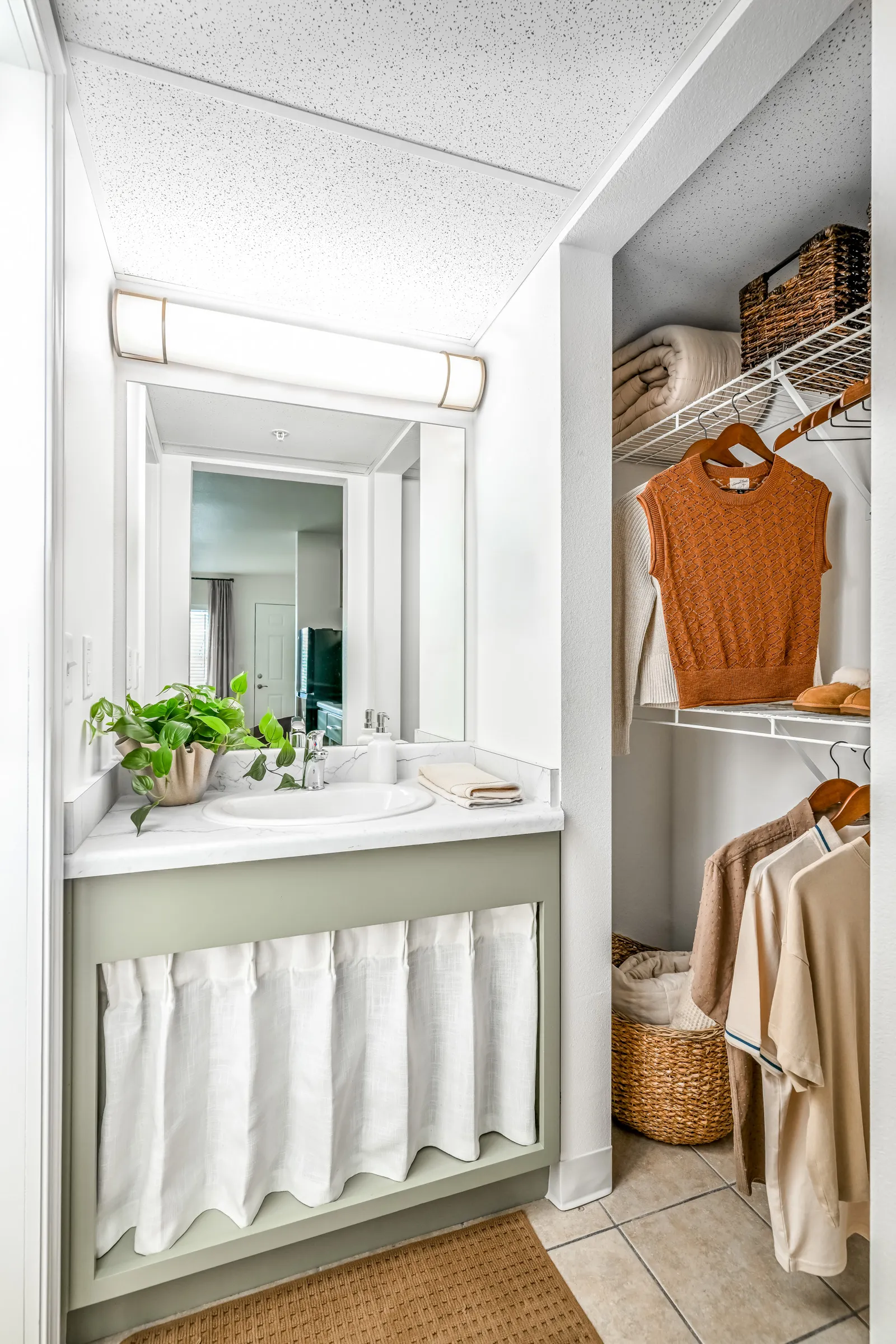 Live Oak model apartment, photo 5
